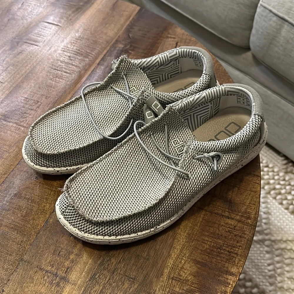 Hey Dude men’s shoes size 9- light grey with speckled soles - Picture 1 of 5